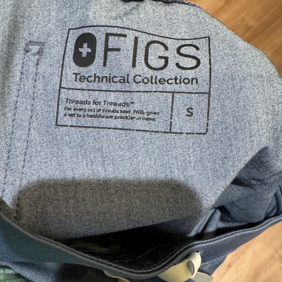 FIGS Heather Denim - One pocket top and Livingston wide leg pant - Picture 4 of 4